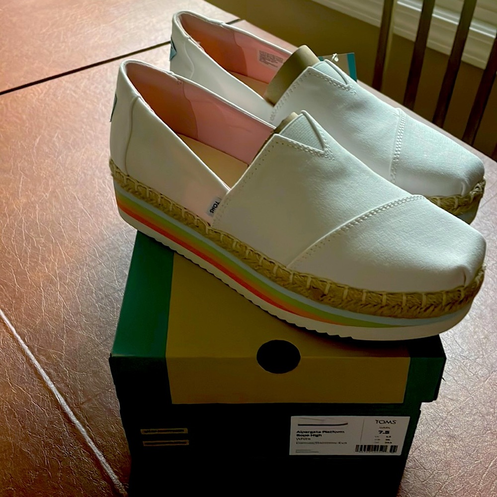 Toms white canvas rainbow shoes